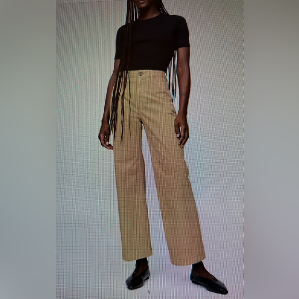GAP. High rise stride ankle khaki pants. Size 6.